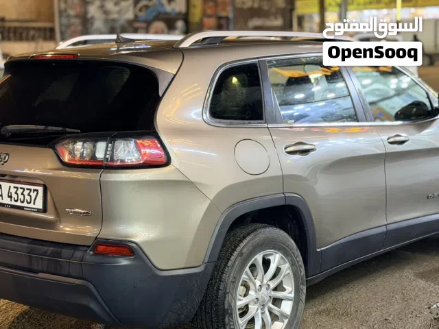 2019 جيب شيروكى Standard
