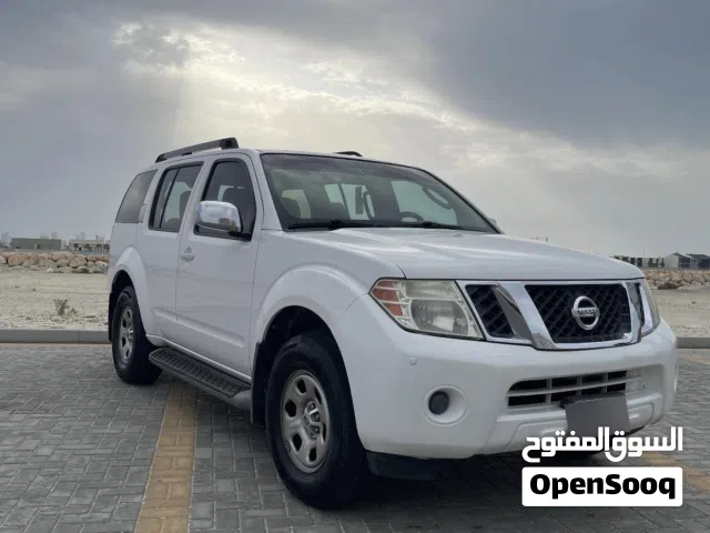 2012 نيسان باثفايندر Standard
