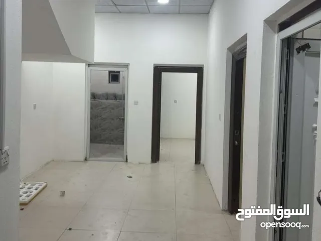 شقة حديثة سكنية للإيجار في حي الساعي تؤجر للعوائل الصغيرة فقط