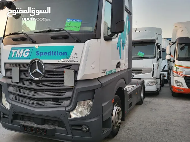 Tractor Unit Mercedes Benz 2014 in Sharjah