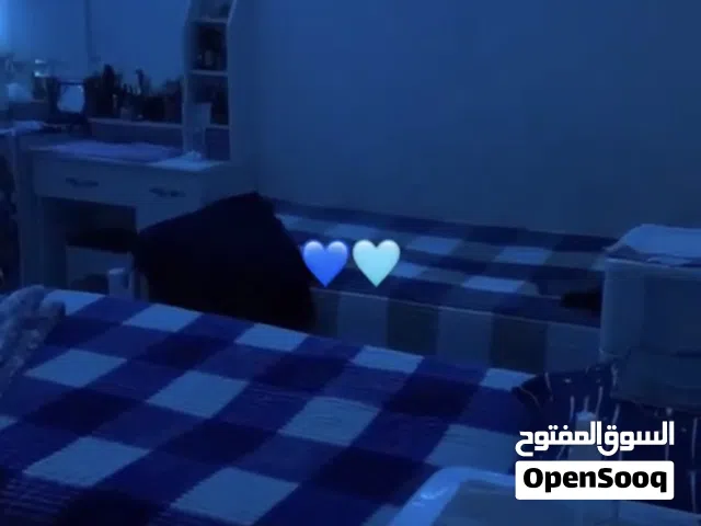 غرفه سريرين مع كنتو 3باب وميز توليت قليل الاستخدام