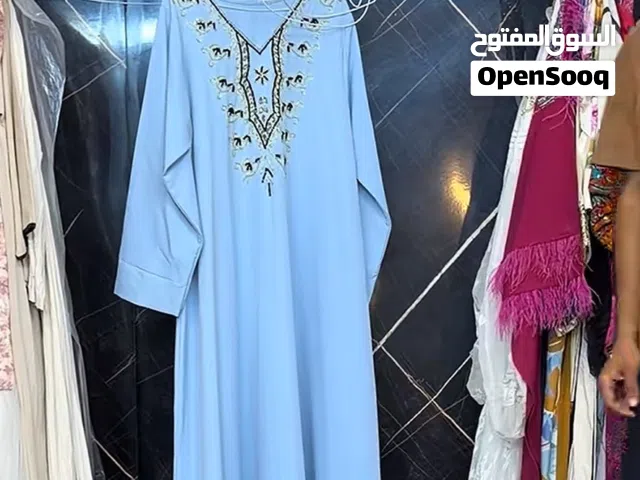 I want abaya and daraa sمطلووب عبايات ودراعات مستخدمة فيها شك يدوي