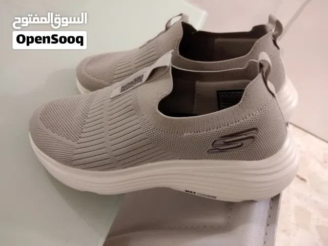 بوط رياضي سكتشر جديد رجالي