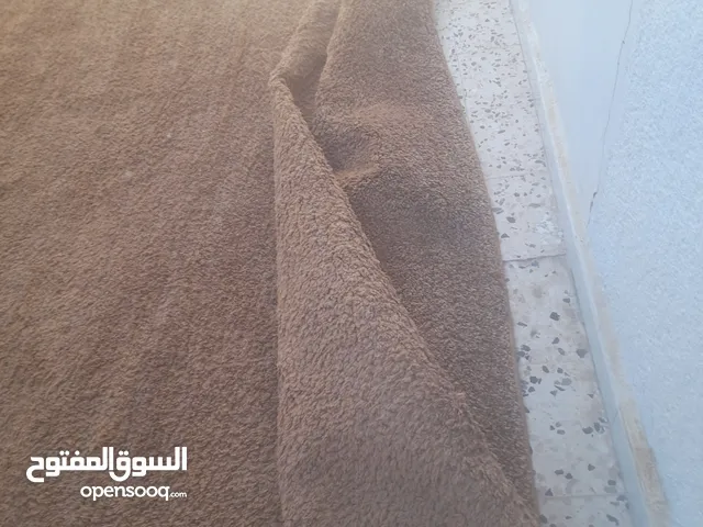 متوفر بساط نطيف كما في الصور المكان طرابلس