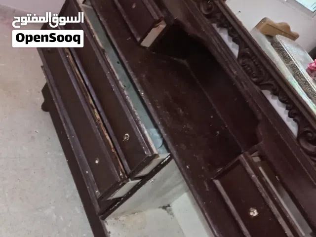 تسريحة كوميديا مع مرآة بحاجة دهان