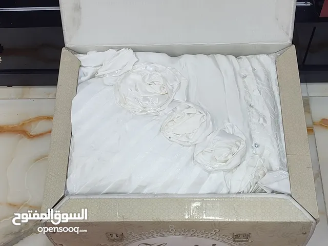 فرشه عرس مستعمل نظافه 99% فرشه عرس لون ابيض 5 قطع