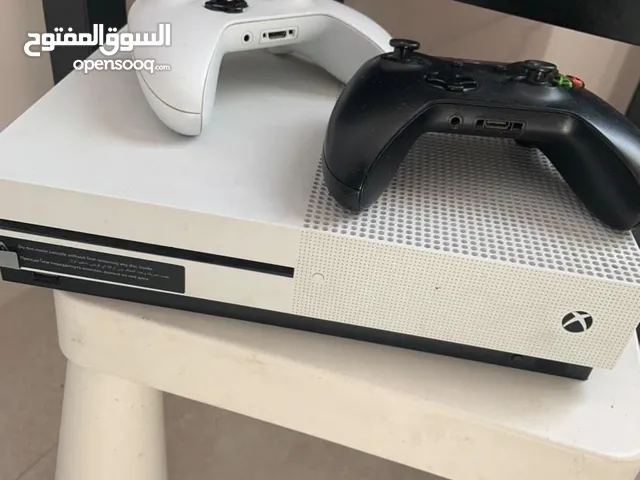 Xbox 1 with 2 controllers