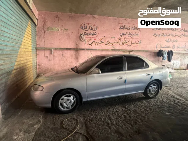 1995 هيونداي افانتي Standard