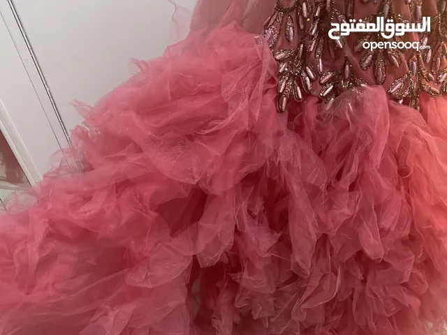فستان للعروس فخم من المصمم فؤاد سركيز يلبس من مقاس 8 لي 12 مقاس السدر المحيط 36 كاب c