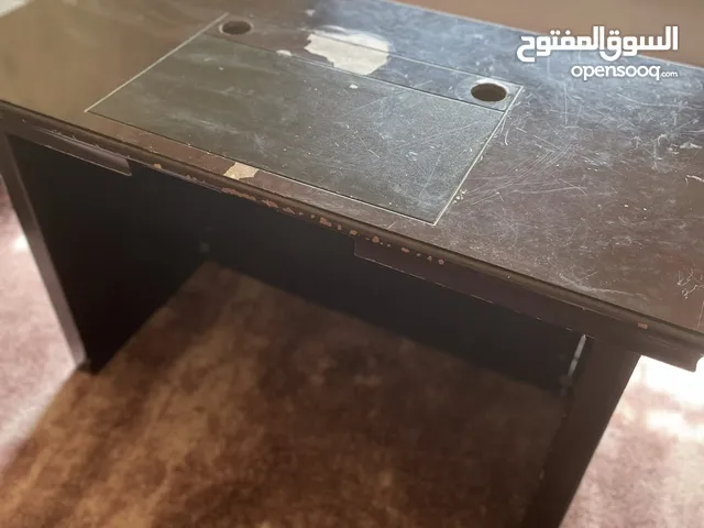 مكتب كامل متكامل للدراسه او للعمل بلون بني مع دزاين لطيف بلامام