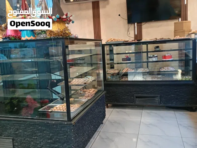 للبيع برادات عرض كيك وحلويات عدد 2 (واحدة شغالة + واحدة تحتاج صيانة) - البصرة