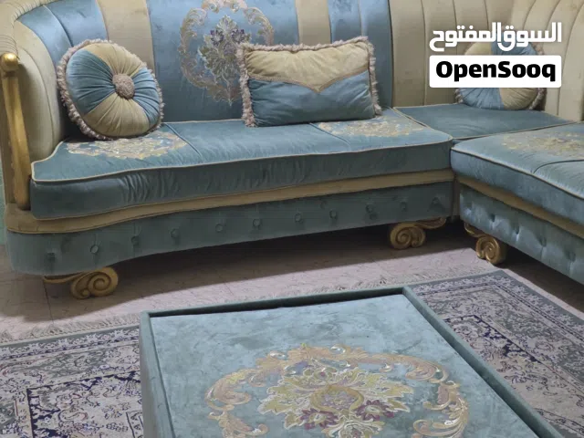 كراسي وستاير ومرايا مع علاق ملابس ماركة هوم سنتر