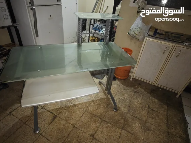 طاولة كمبيوتر ومكتب زجاج
