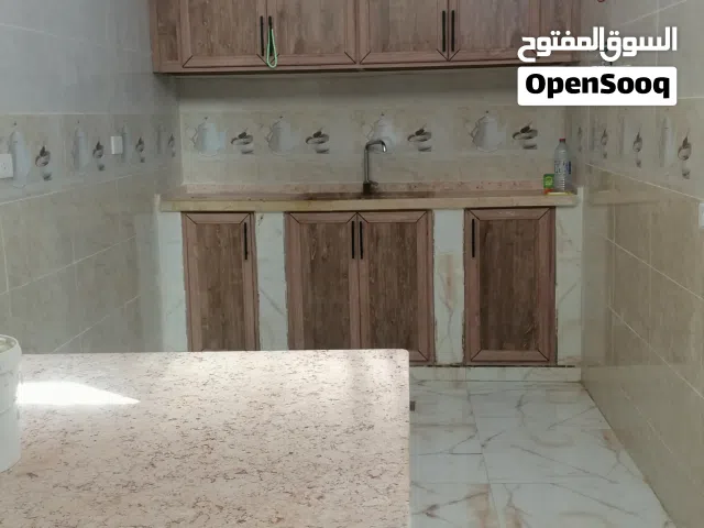 شقة طابق ارضي للايجار في الزرقاء حي الأمير محمد