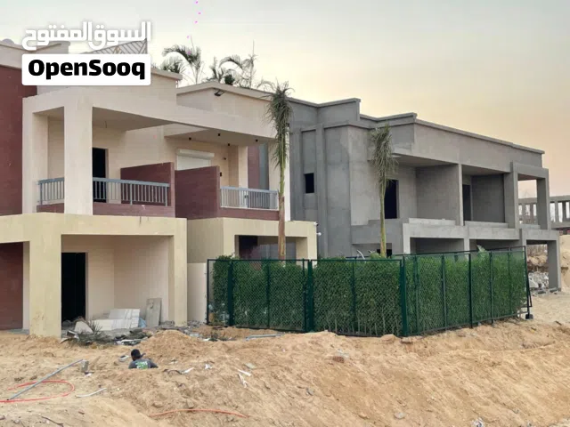 تاون هاوس كورنر استلام فوري للبيع بمساحه 220متر بحديقة 180متر Golf City ELObour جولف سيتي العبور