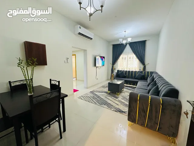F3 / قرب دوار السفينة في كورنيش عجمان - غرفتين وصالة ايجار شهري مفروش - شامل جميع الفواتير -عائلات