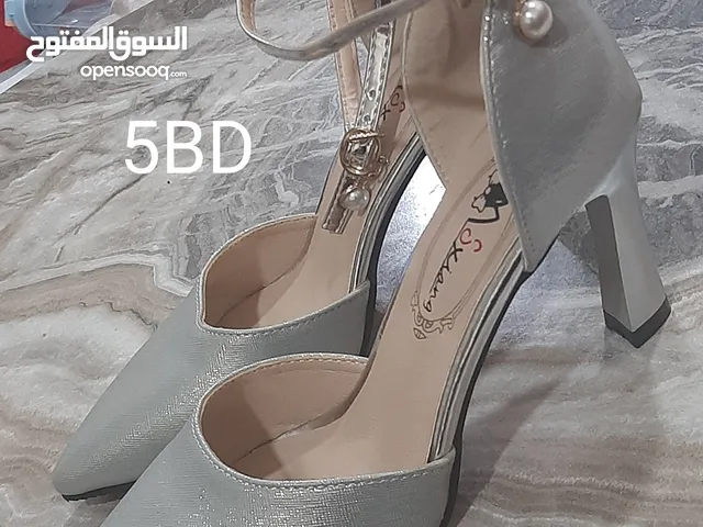 احذية للبيع ...heels for sale