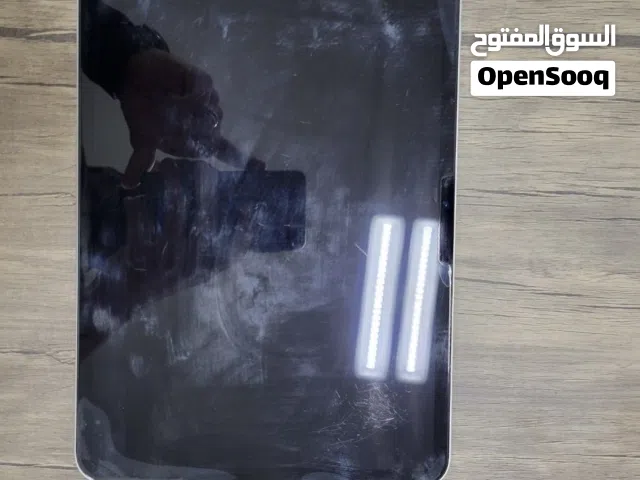 ايباد برو 2024 256gb لون فضي مستعمل استعمال نظيف بالملحقات تام