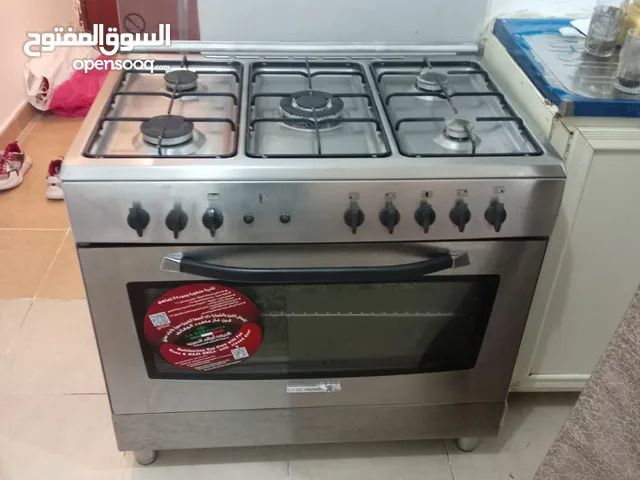 طباخ ايطالي خمس عيون