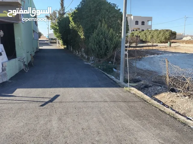 عقار ومجمع تجاري للبيع