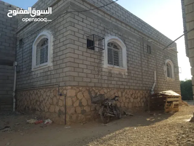 للبيع بيت جاهز لوكس في منطقة امبيخه مقابل حوش بن جريب