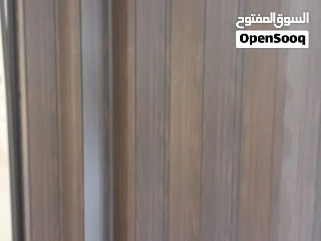 باب اوكورديون بحالة ممتازة بحالة ممتازة معاه حلوقه لون بني مقاس 1.40 في 2 متر