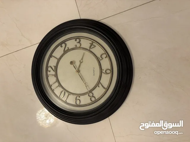 ساعة خشبية كلاسيكية