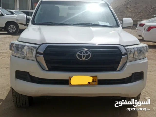 Toyota Land Cruiser V6 خلیجی