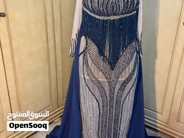 فستان سهرة تصميم خاص  شك يدري المقاس XL  48 ااسعر الاساسي 400 KD السعر المطلوب 130
