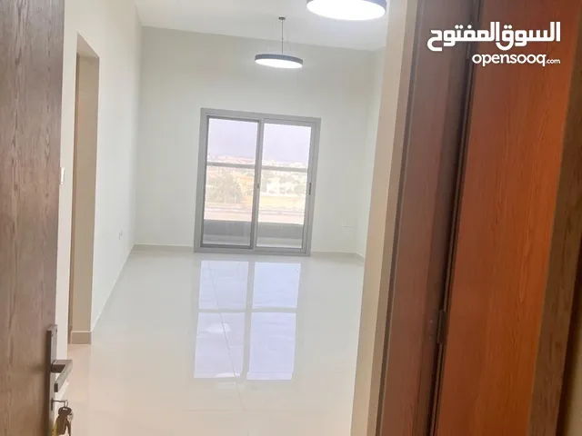 للايجار السنوى اول ساكن شقه غرفه وصاله بمنطقه الجرف باماره عجمان متاح جميع الخدمات