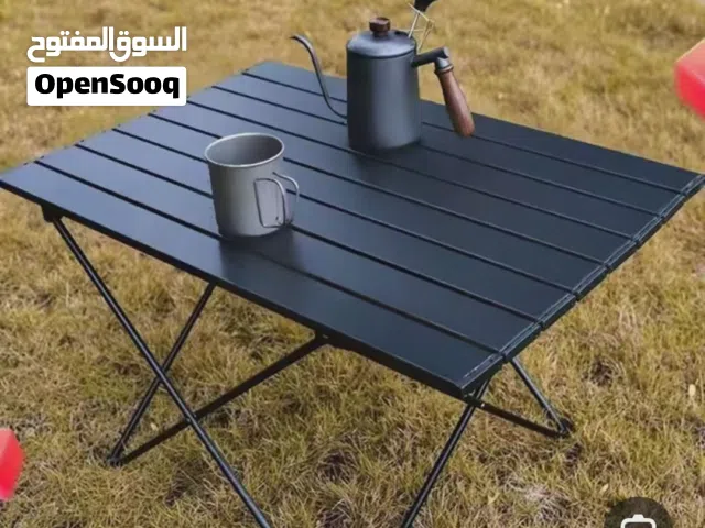 طاولة مع 2 كرسي قابلين للطي