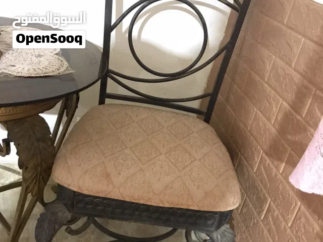 طاوله وزوز كراسي نحاس وحديد