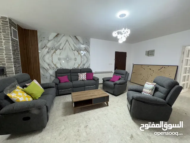 200 m2 3 Bedrooms Apartments for Sale in Ramallah and Al-Bireh Al Tira