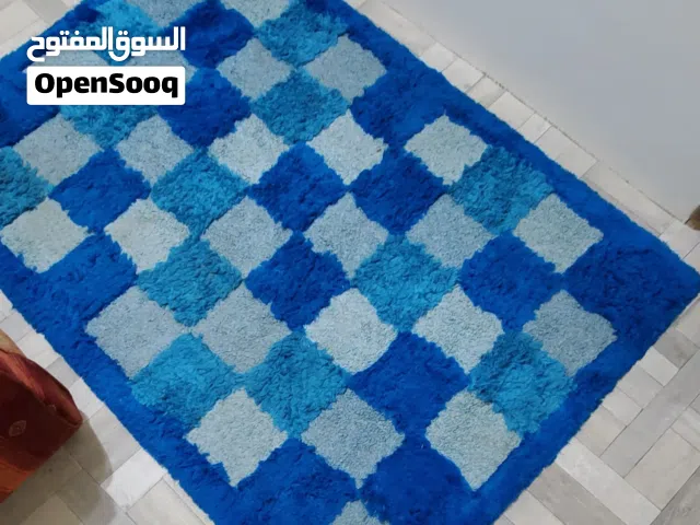 مفرشة سجاد صاله مستخدم نظيف .. الحجم 2.20م*1.50م . بسعر 7000 الف ريال يمني فقط
