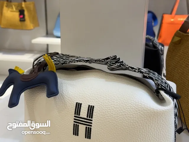 حقائب نسائية بي سعر الجملة لي اي حد يبي يفتح مشروع هادي فرصتك سعر كزيوني وجودة ممتازة