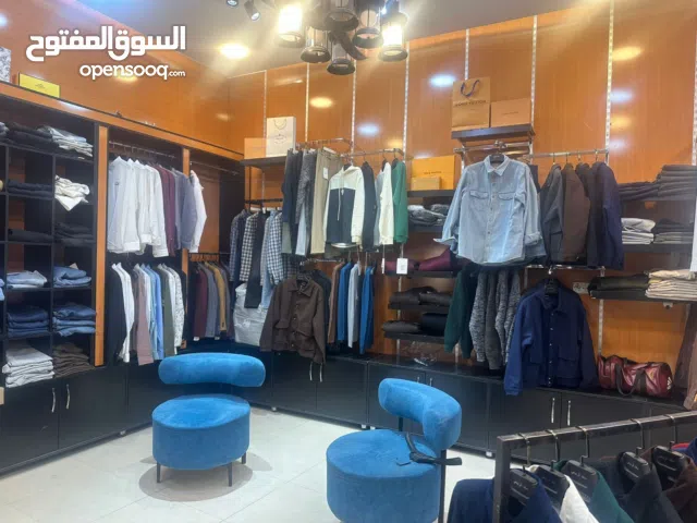 محل ملابس للبيع