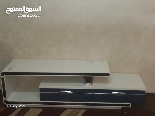طاوله شاشه ال سي دي