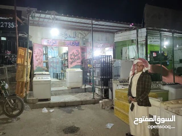 محل فتحتين بيع نقل قدم موقع يصلح استثماره لأي مشروع تجاري حي راقي جوار مدرسة حكوميه ومدرسه أهليه .