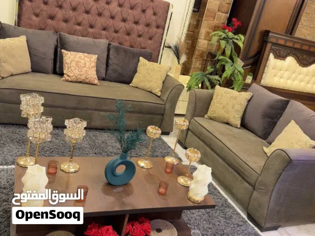 طقم كنب فخم بحال الوكالة قابل للتفاوض