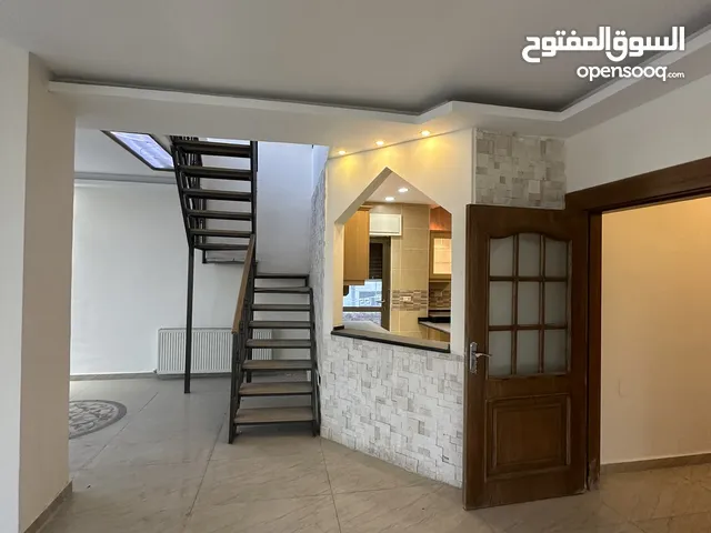 شقه دوبلكس مميزه جدا فارغه في عبدون اخير مع روف 4 نوم وترس واسع
