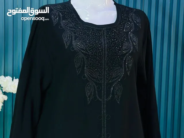 ملابس اسود بموديلات متنوعة
