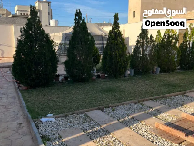 منزل للبيع مساحة مسقوف 100متر والأرض واجهتين 522متر تشطيب ربي ايبارك  المكان عين زارة زويتة
