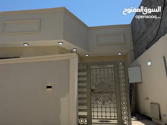 دار للبيع مساحة 200 متر