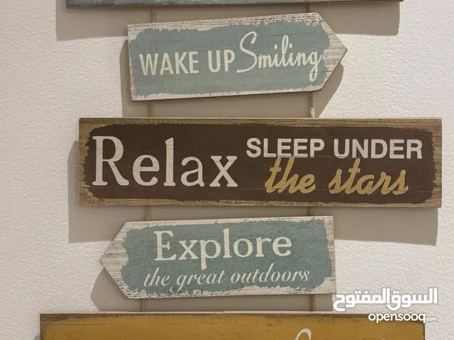 تعليقه وراء الباب