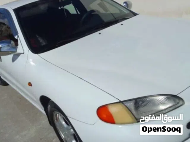 1997 هيونداي افانتي Standard