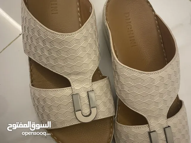 42 Casual Shoes in Al Ain
