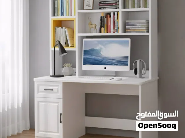 ميز مكتبي.
