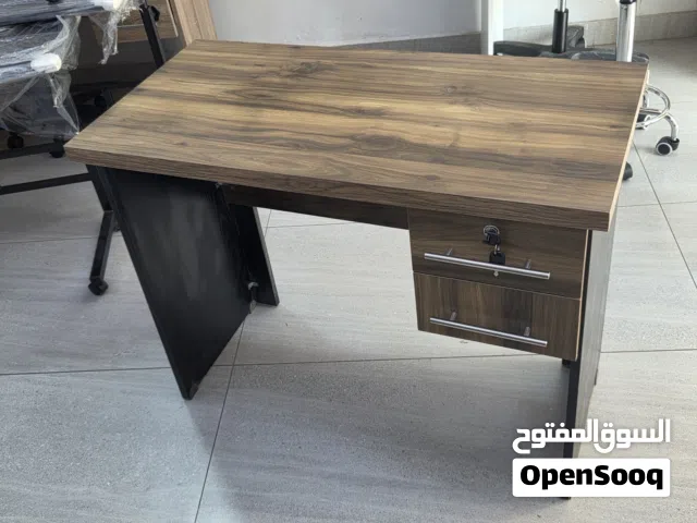طاولة مكتب دراسي مع درجين مع مفتاح
