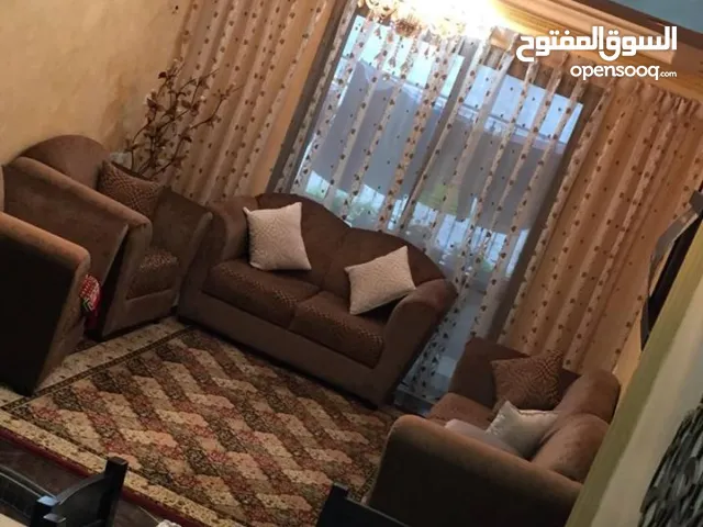 شقة مشطبة 160م 3 غرف نوم وصالون كبير وبرندتين كبار خلفية فوق رفيديا وتحت المخفيه