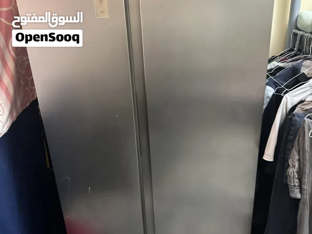 التلاجه هي لي البيع بي سعر رخيص جدان ولسه جديده حلتها حلوه